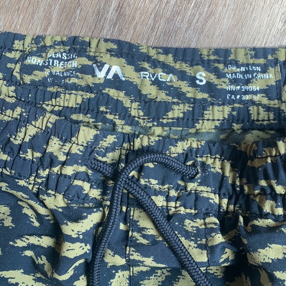Classic stretch zebra shorts men’s rvca - Picture 3 of 4